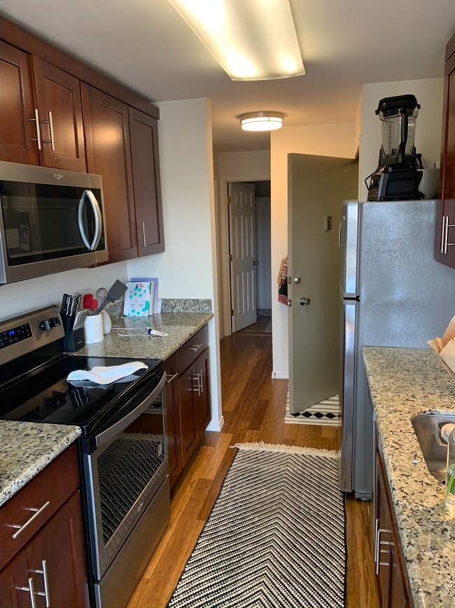 Building Photo - Madlyn Apartments
