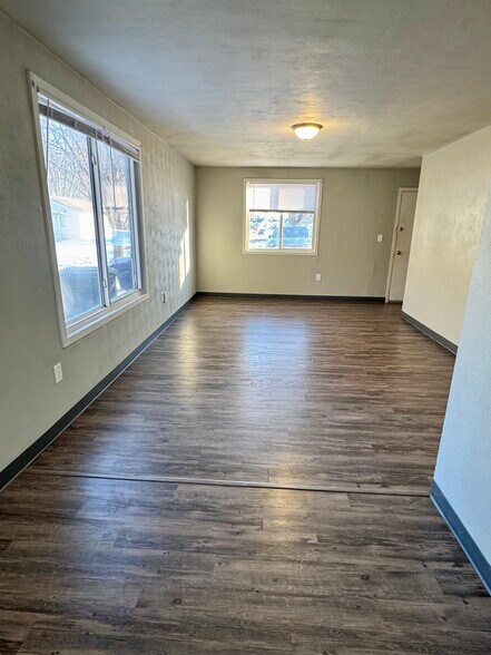 Building Photo - 902 39th Street Ct