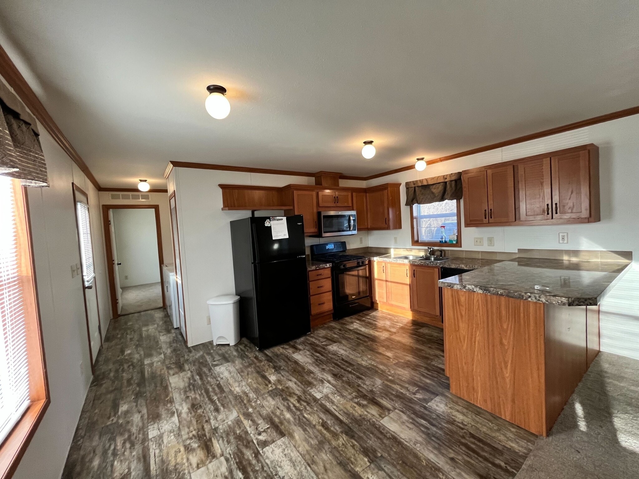 Building Photo - 1432 Iowa Dr