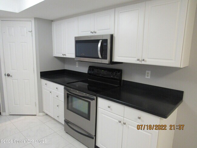 Building Photo - 606 Shorewood Dr