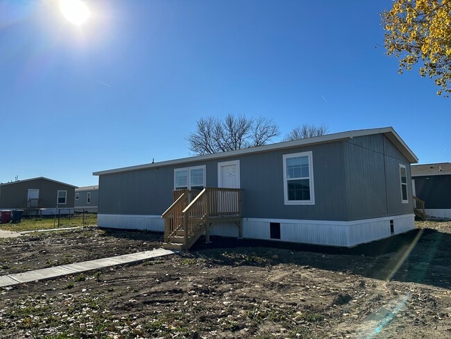 Building Photo - 311 E 36th Pl