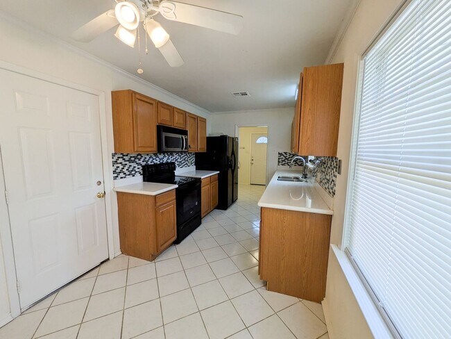 Building Photo - 5040 Raleigh Dr