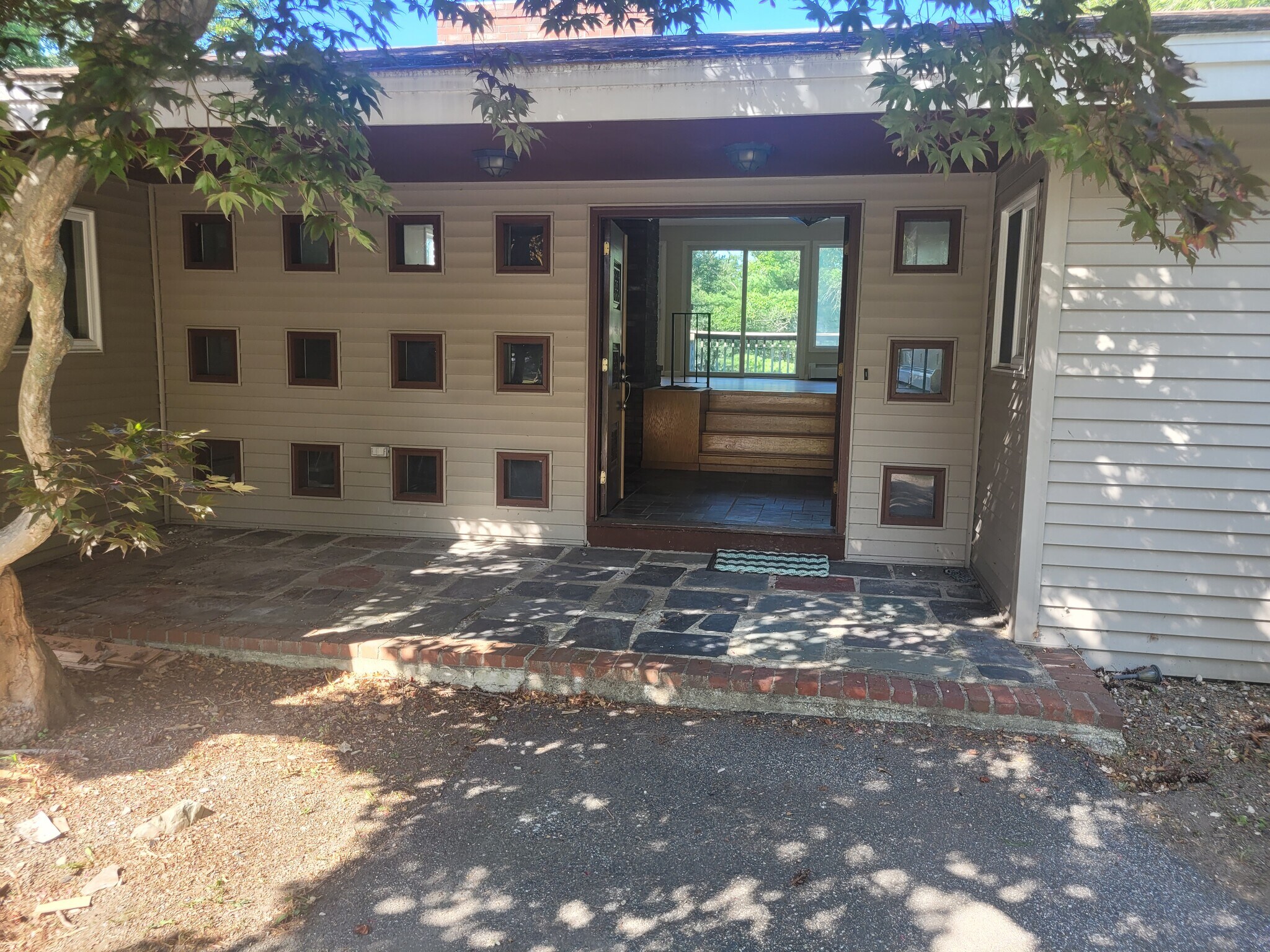 Building Photo - 385 Pool St