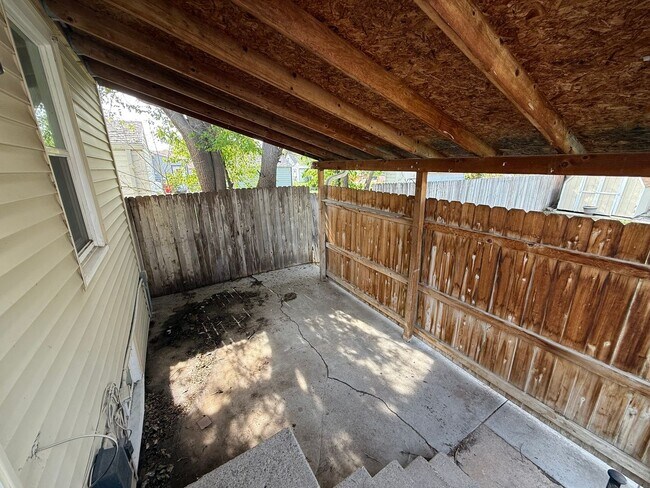 Building Photo - Three Bedroom, Two Bathroom Home! One car garage!