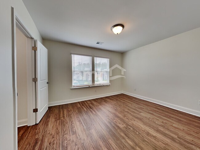 Building Photo - 300 Bering Ln