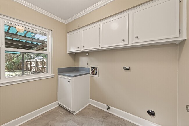 Building Photo - 11923 Briar Forest Dr