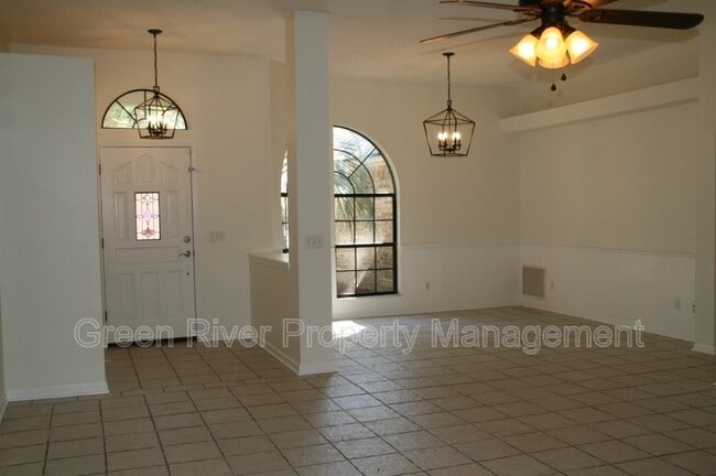 Building Photo - 6106 Pine Ave