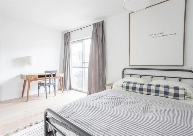 Building Photo - 1700 SW 16th Ct