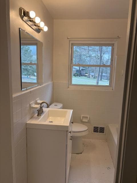 Building Photo - 641 26th Ave NW