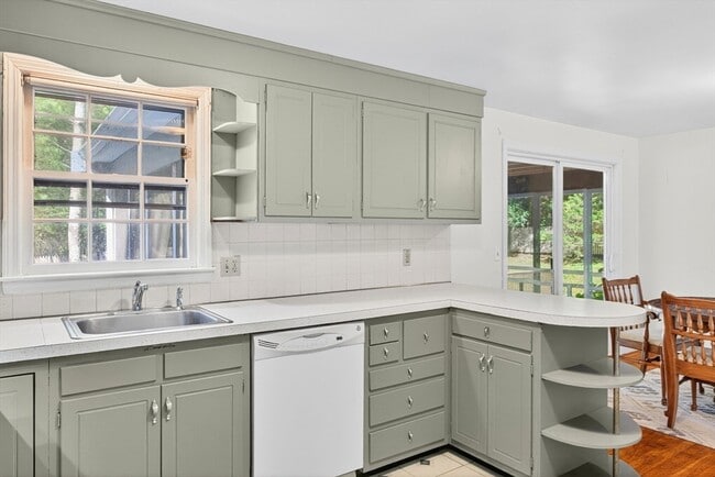 Building Photo - 101 Longfellow Dr