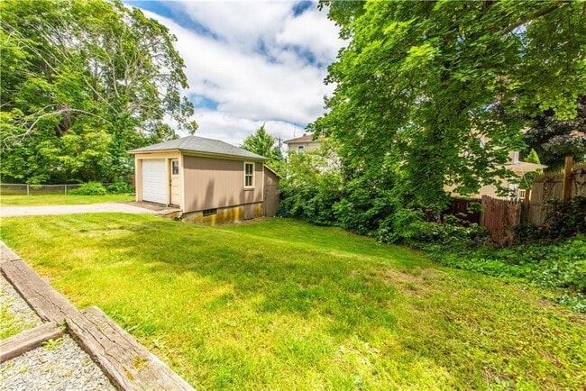 Building Photo - 25 Capron St