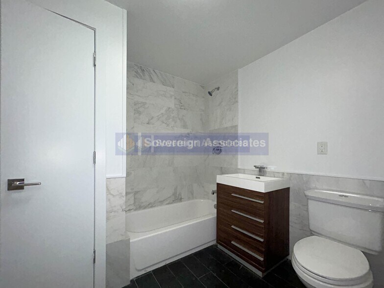 Building Photo - 703 W 171st St