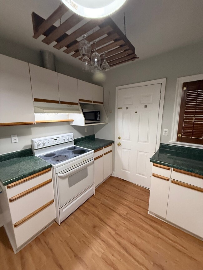 Building Photo - 3914 Herschel St