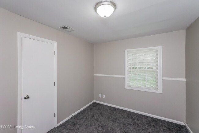 Building Photo - 5810 Alanadale Dr