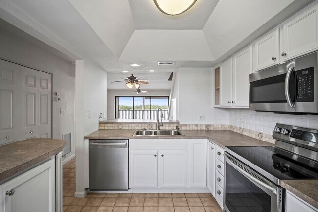 Building Photo - Stunning 2-bedroom, 2-bathroom condo with ...