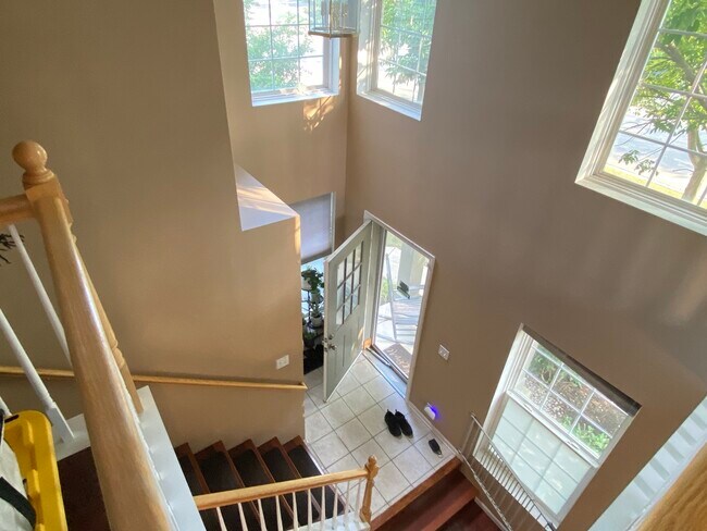 Building Photo - 3260 Bromley Ln