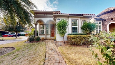 Building Photo - 628 Town Plaza Ave