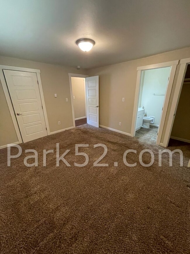 Building Photo - Pet Friendly 3 Bedroom Rambler!