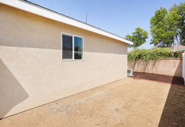 Building Photo - 4805 Charlotte Way