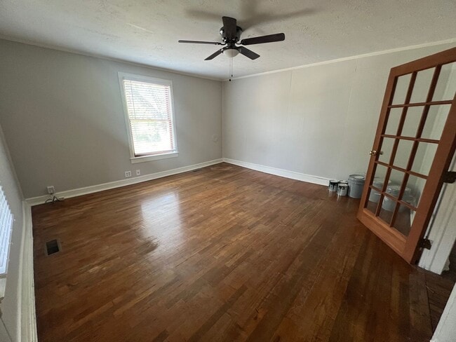 Building Photo - 2 bed 1 bath house