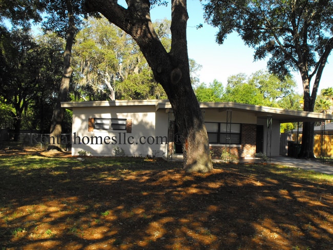 Building Photo - Total Privacy Home, Huge Detached Garage & No HOA in Beautiful Lake Mary