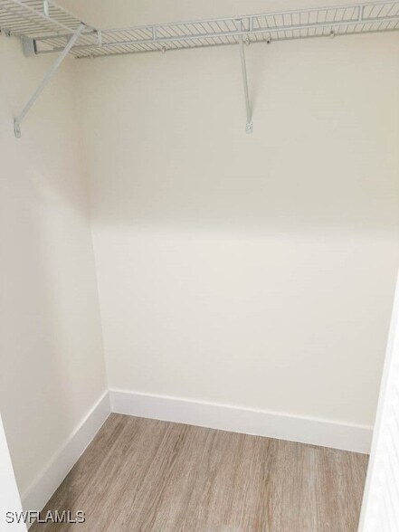 Building Photo - 15901 Pointe Cir
