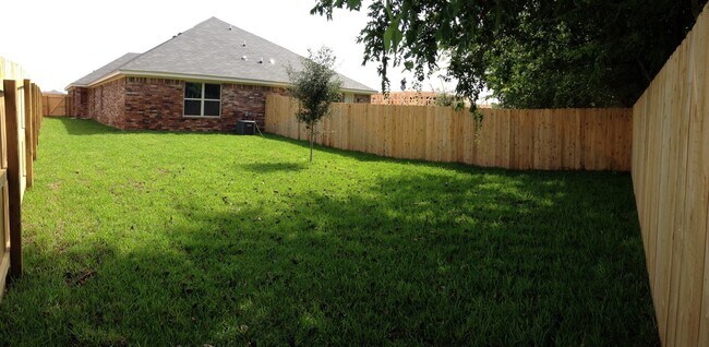 Building Photo - 617 Paseo del Plata Dr