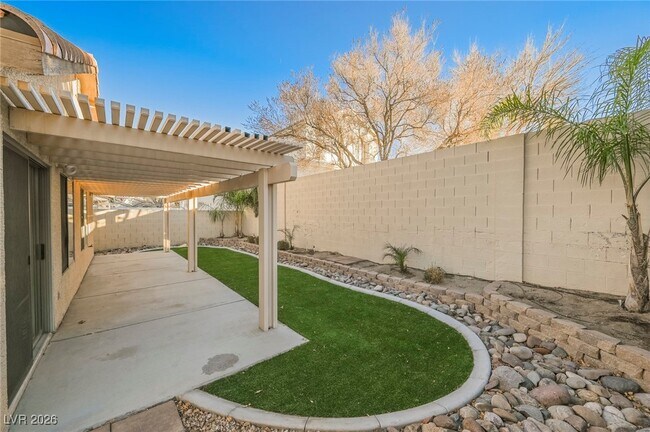 Building Photo - 875 Wallach Ave