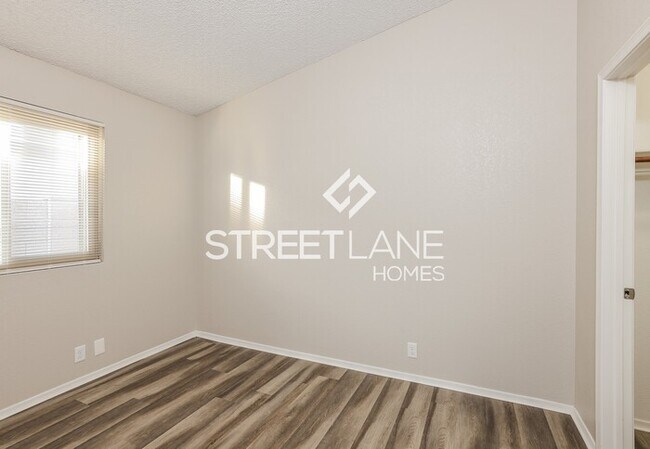 Building Photo - REDUCED!