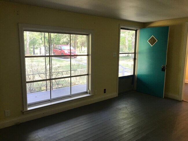Building Photo - 280 Sequoia Ln