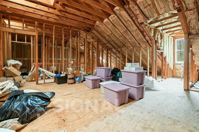 Building Photo - 709 Stonewall Dr