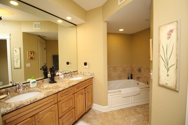 Building Photo - 10765 Clock Tower Dr