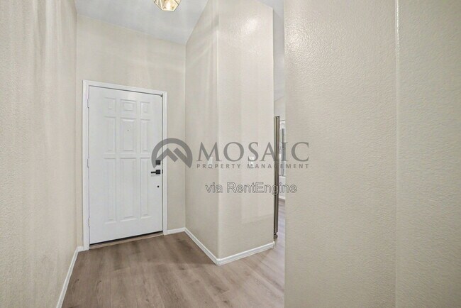 Building Photo - 2033 E Willow Wick Rd