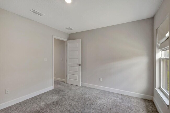 Building Photo - 6775 NW Abigail Ave