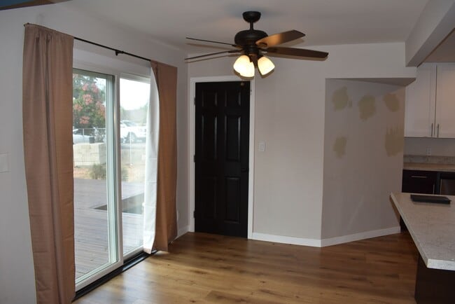 Building Photo - 3 Bedroom 1 Bath Upgraded Home with Large ...