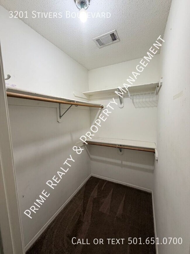 Building Photo - 3201 Stivers Blvd