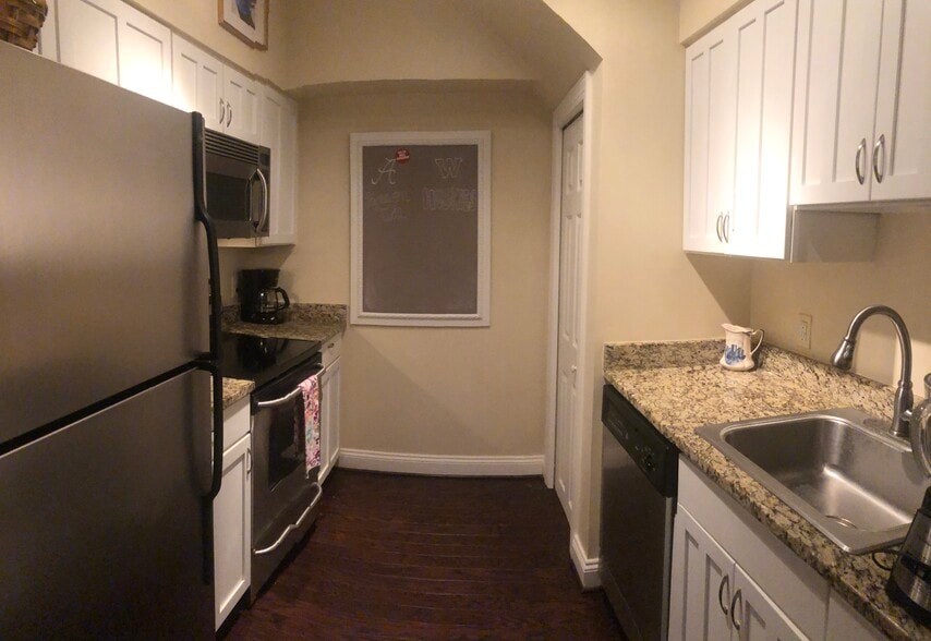 Building Photo - 1422 East Capitol St NE