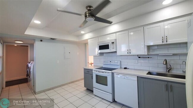 Building Photo - 3095 N Course Dr