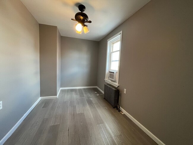 Building Photo - Beautifully remodeled single-family residence offers approximately 1,330 square feet of living sp...