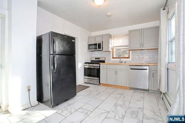 Building Photo - 68 Mohawk Ave