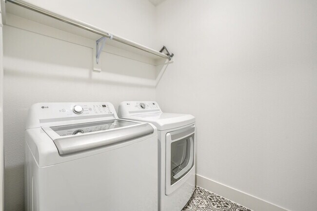 Building Photo - 1307 Beach Blvd