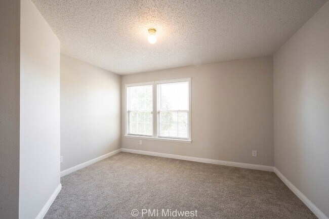 Building Photo - Charming 3-Bedroom Home with 2.5 Baths - Greenfield, IN!