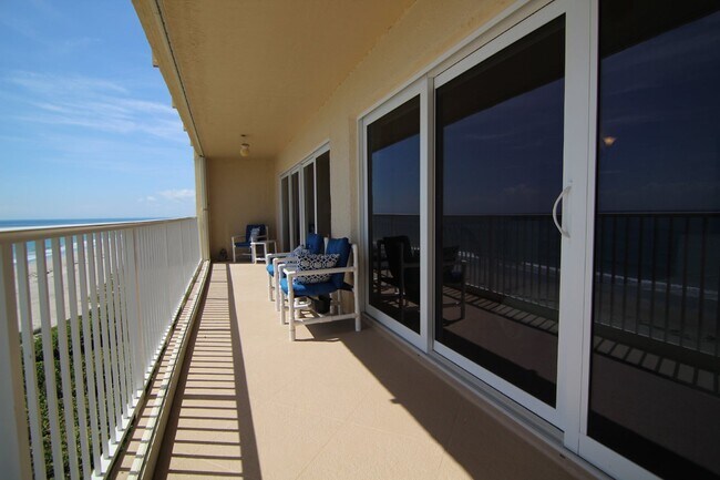 Building Photo - Gorgeous Furnished Direct Ocean Condo in Indialantic