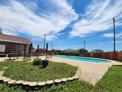 Building Photo - Great location! Two Bedroom two bath Condo