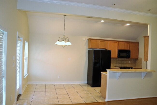 Building Photo - Lovely 3 bedroom 2 bath home for lease in ...