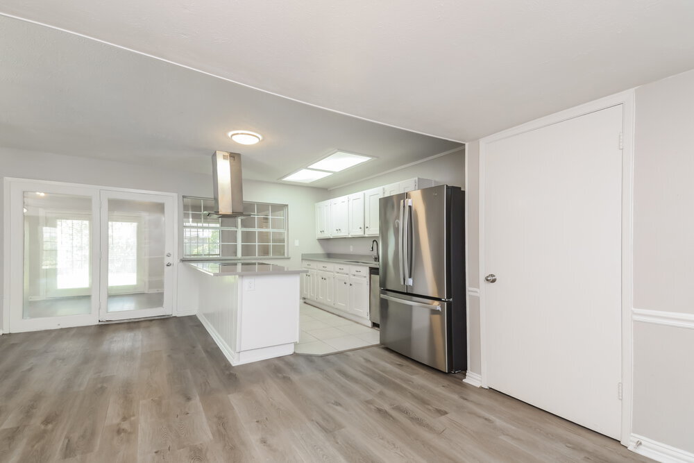 Building Photo - 8806 Linda Vista Dr