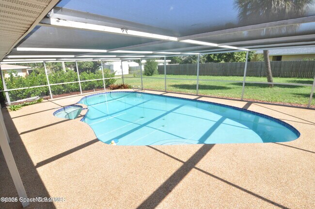 Building Photo - 501 N Palm Ave