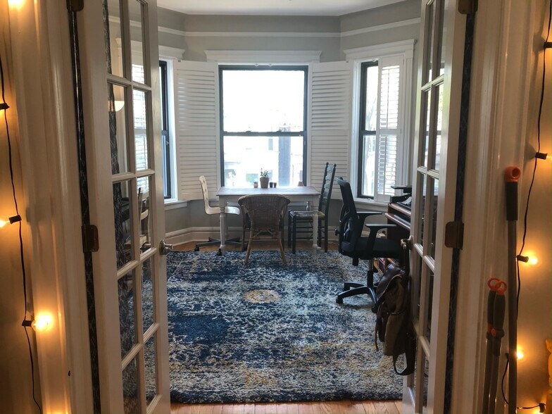 Building Photo - 1427 W Berwyn Ave