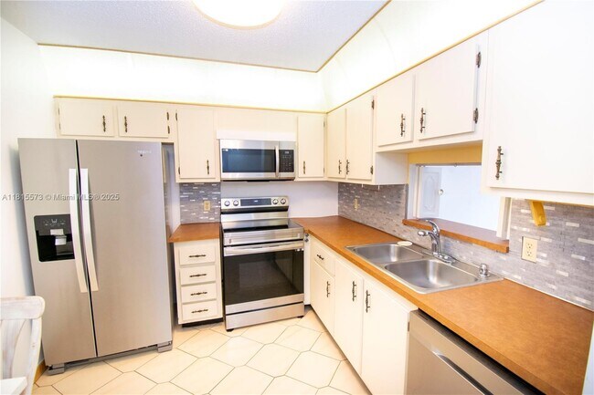 Building Photo - 130 S Shore Dr