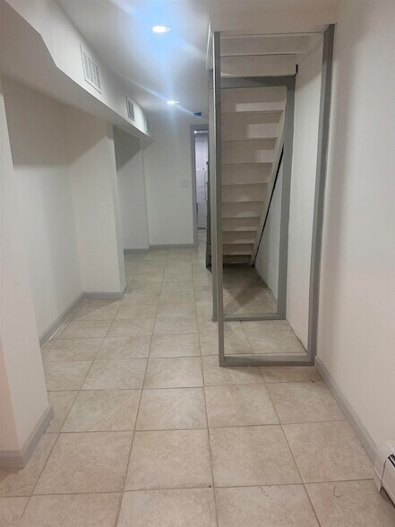 Building Photo - 124 Winfield Ave